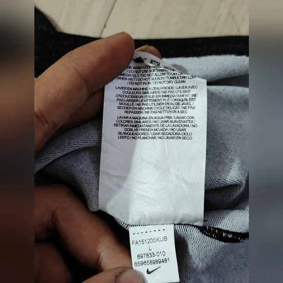 NIKE Oregon Ducks Medium 1/4 Zip Black Pullover Youth Dri-Fit Sweatshirt - Picture 9 of 12